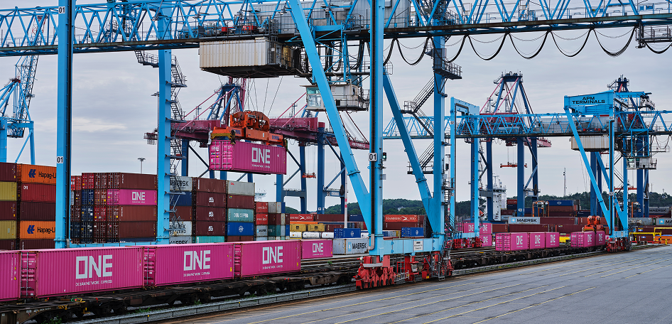 one containers at port